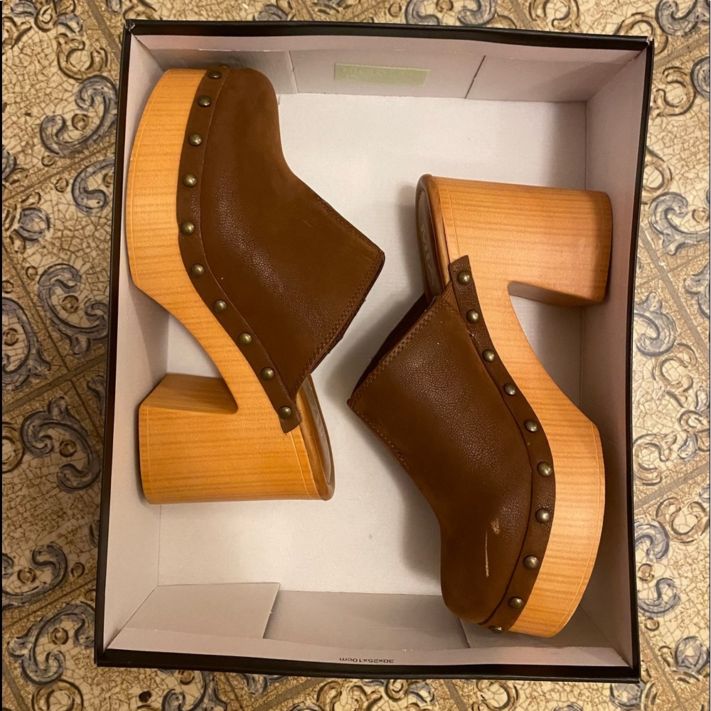 MIA brown platform clogs